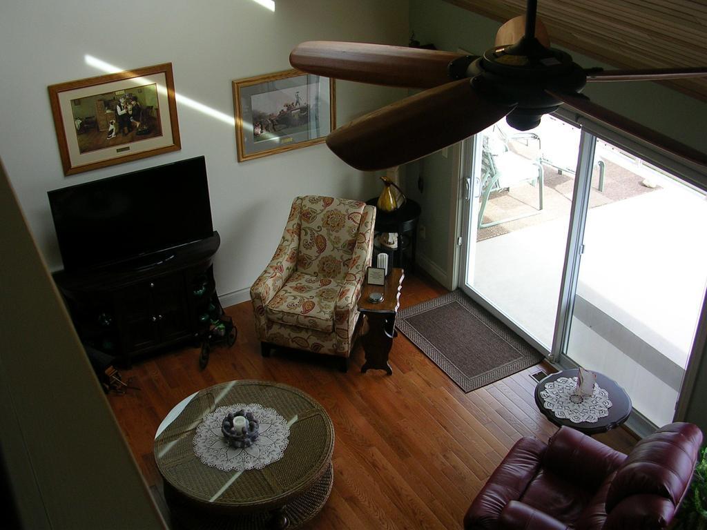 Casa Loma Bed & Breakfast 2*